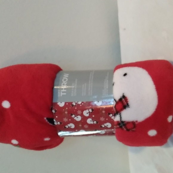 B- BUY NOW-  NWT real living Soft Throw - Picture 2 of 8